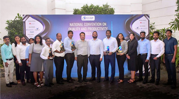 Cap Snap Lanka wins four Gold Awards .